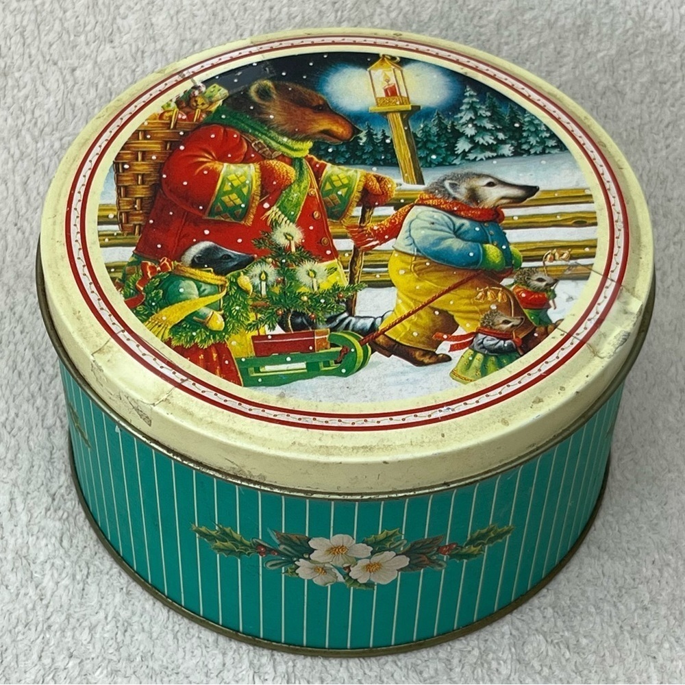 Vintage Heirloom Traditions Metal Tin Box-Christmas Time at Bywater Hollow-1987